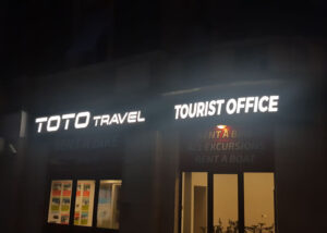 3D svjetleca slova _ TOTO TRAVEL _ Studio GOST