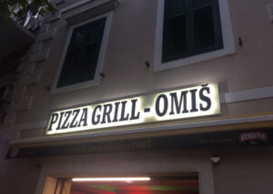 3D svjetleca slova _ PIZZA GRILL OMIS _ Studio GOST